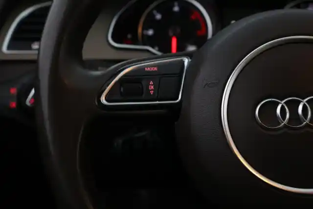 Harmaa Viistoperä, Audi A5 – UZP-464
