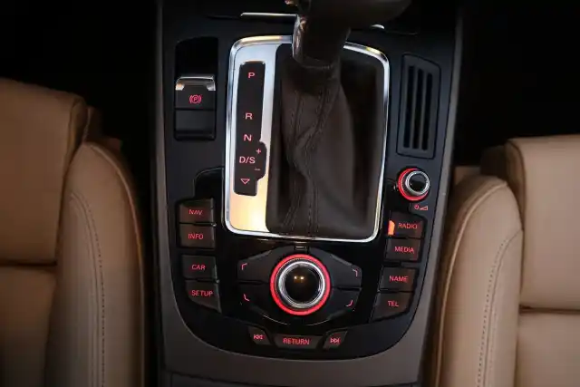 Harmaa Viistoperä, Audi A5 – UZP-464