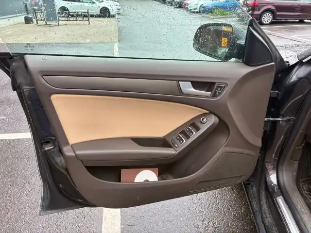 Harmaa Viistoperä, Audi A5 – UZP-464