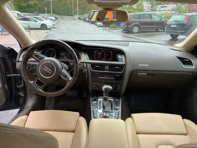 Harmaa Viistoperä, Audi A5 – UZP-464