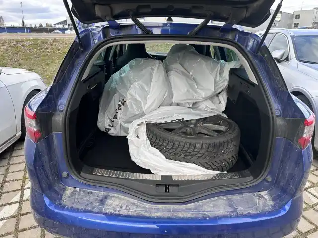 Sininen Farmari, Renault Megane – UZR-227
