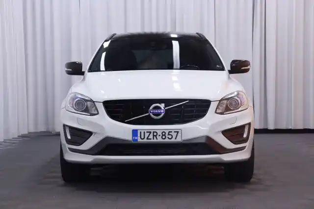 Valkoinen Maastoauto, Volvo XC60 – UZR-857