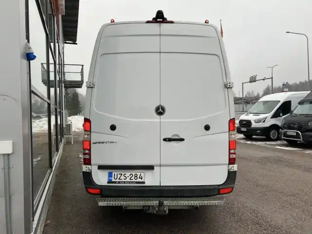 Valkoinen Pakettiauto, Mercedes-Benz Sprinter – UZS-284