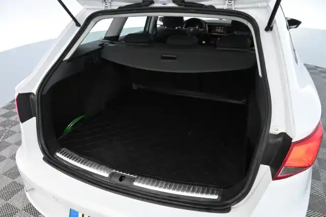 Valkoinen Farmari, Seat Leon ST – UZS-699