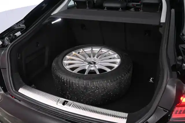 Musta Viistoperä, Audi A5 – UZS-765