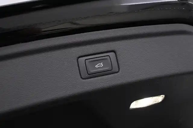 Musta Viistoperä, Audi A5 – UZS-765