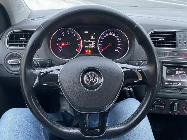 Musta Viistoperä, Volkswagen Polo – UZS-838