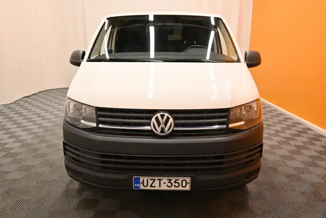 Valkoinen Pakettiauto, Volkswagen Transporter – UZT-350