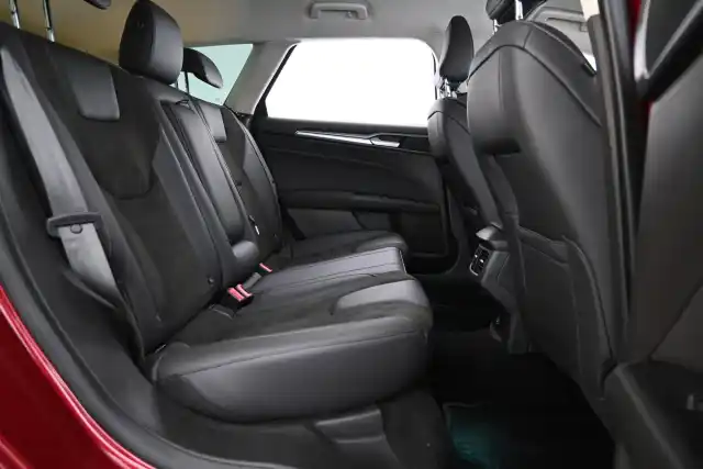 Punainen Farmari, Ford Mondeo – UZT-764