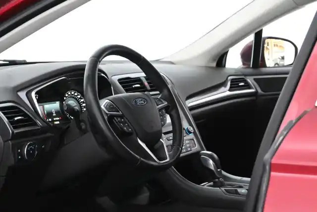 Punainen Farmari, Ford Mondeo – UZT-764