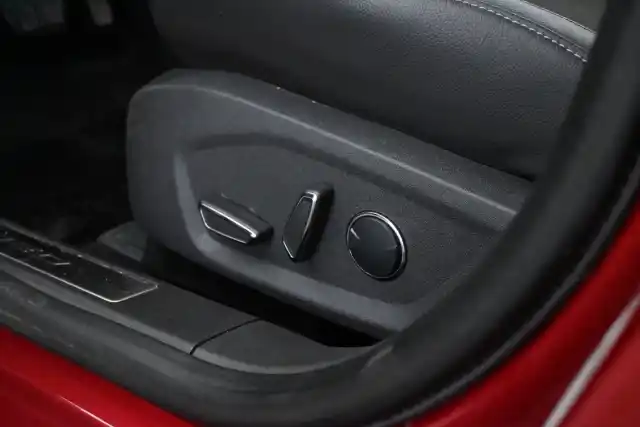 Punainen Farmari, Ford Mondeo – UZT-764