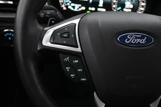 Punainen Farmari, Ford Mondeo – UZT-764