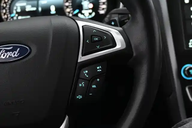 Punainen Farmari, Ford Mondeo – UZT-764