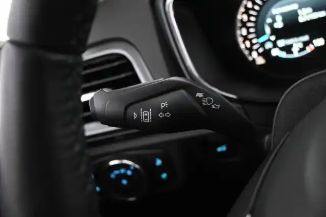 Punainen Farmari, Ford Mondeo – UZT-764