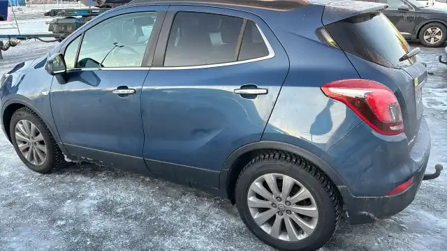 Sininen Maastoauto, Opel Mokka – UZU-222