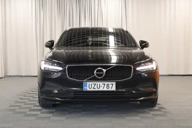 Musta Farmari, Volvo V90 – UZU-787