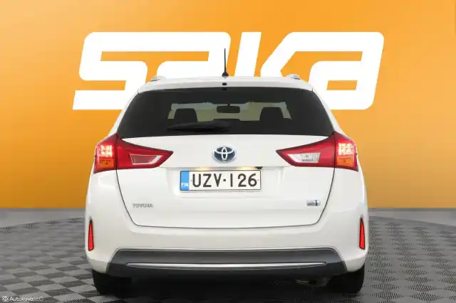 Valkoinen Farmari, Toyota Auris – UZV-126