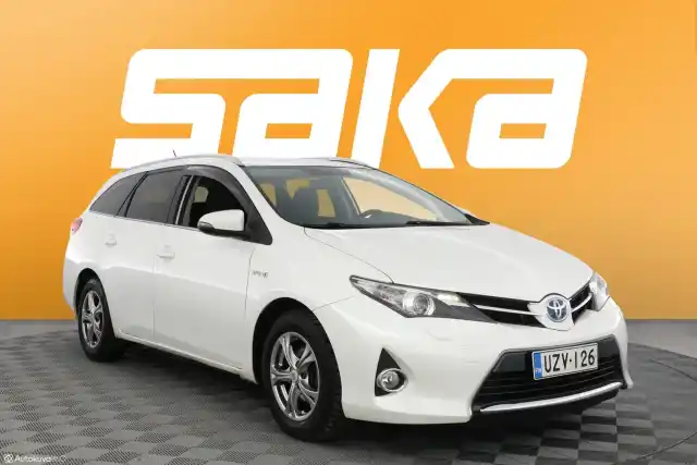 Valkoinen Farmari, Toyota Auris – UZV-126