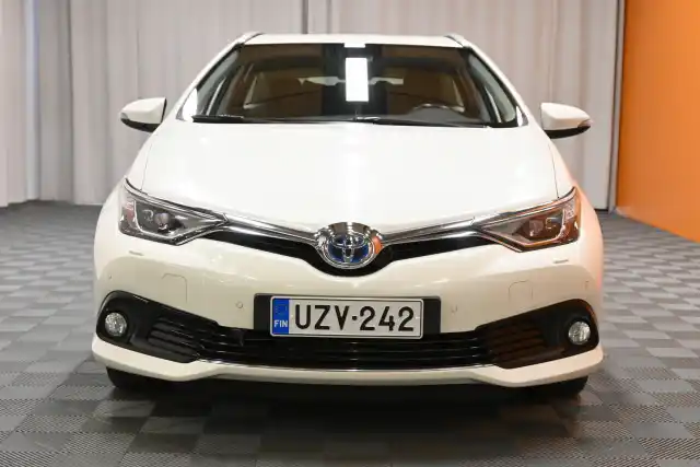 Valkoinen Farmari, Toyota Auris – UZV-242