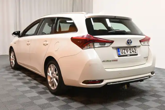 Valkoinen Farmari, Toyota Auris – UZV-242