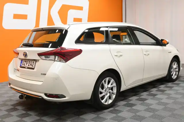 Valkoinen Farmari, Toyota Auris – UZV-242