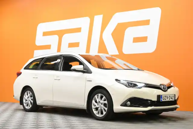 Valkoinen Farmari, Toyota Auris – UZV-242