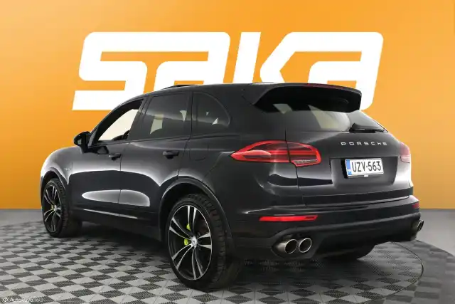 Musta Maastoauto, Porsche Cayenne – UZV-563