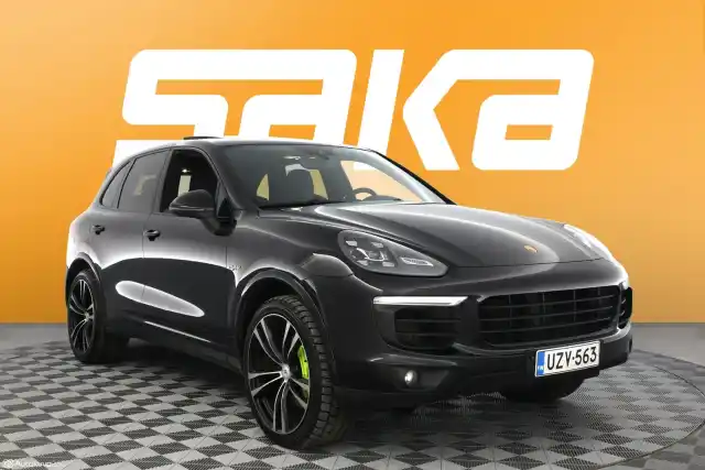 Musta Maastoauto, Porsche Cayenne – UZV-563