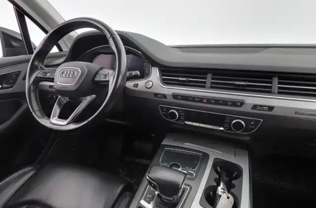 ruskea Maastoauto, Audi Q7 – UZV-735