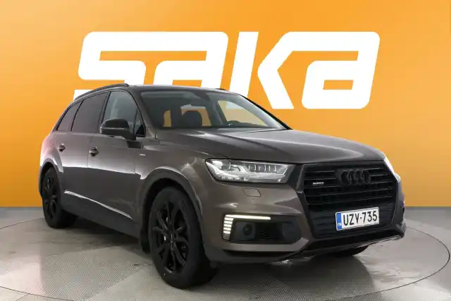 ruskea Maastoauto, Audi Q7 – UZV-735