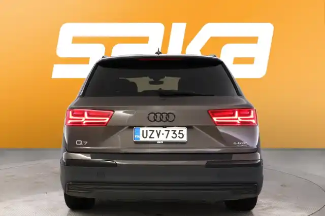 ruskea Maastoauto, Audi Q7 – UZV-735