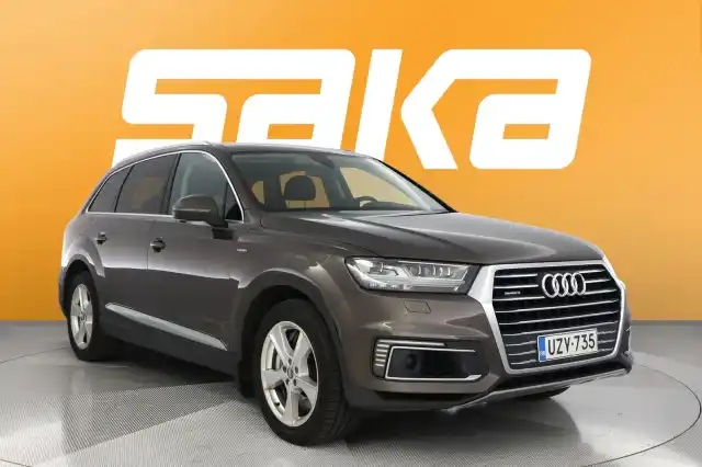 ruskea Maastoauto, Audi Q7 – UZV-735