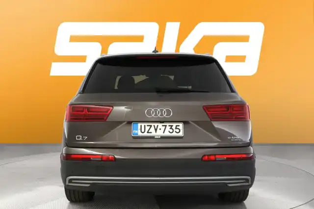 ruskea Maastoauto, Audi Q7 – UZV-735