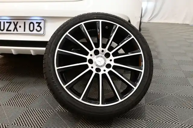 Valkoinen Coupe, Mercedes-Benz C – UZX-103