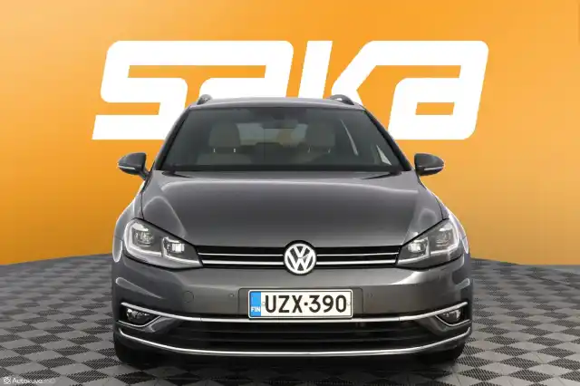 Harmaa Farmari, Volkswagen Golf – UZX-390