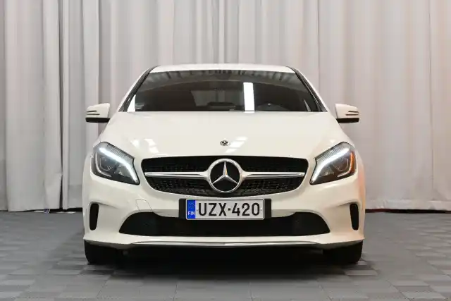 Valkoinen Viistoperä, Mercedes-Benz A – UZX-420