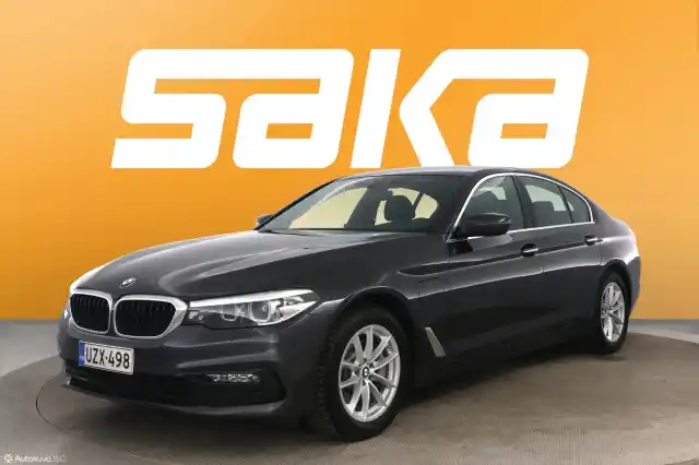 Harmaa Sedan, BMW 530 – UZX-498