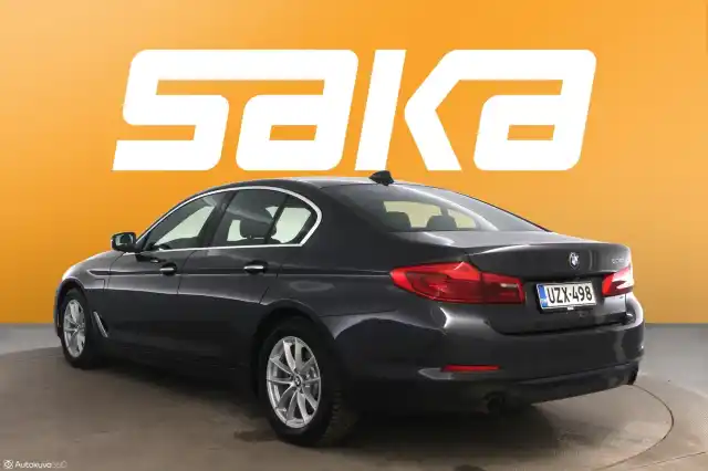 Harmaa Sedan, BMW 530 – UZX-498