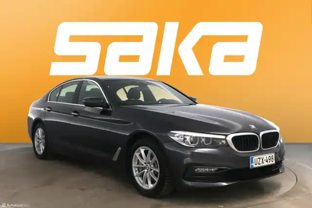 Harmaa Sedan, BMW 530 – UZX-498