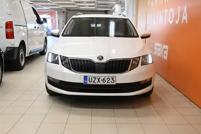 Valkoinen Farmari, Skoda Octavia – UZX-623