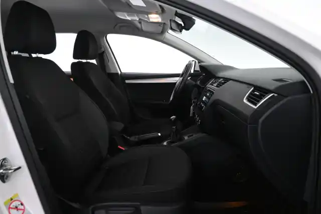 Valkoinen Farmari, Skoda Octavia – UZX-623