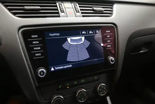 Valkoinen Farmari, Skoda Octavia – UZX-623