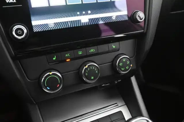 Valkoinen Farmari, Skoda Octavia – UZX-623