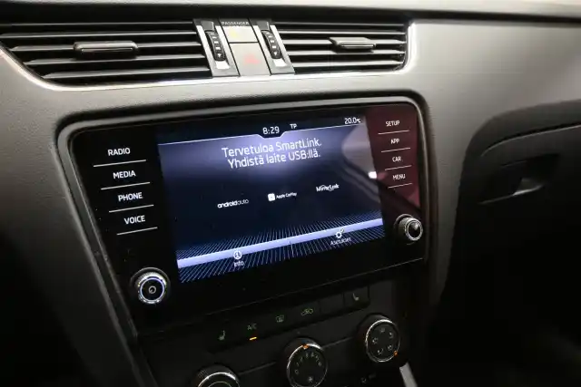 Valkoinen Farmari, Skoda Octavia – UZX-623
