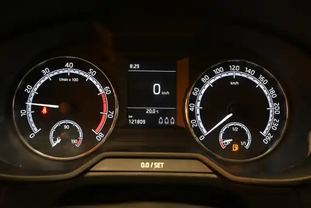 Valkoinen Farmari, Skoda Octavia – UZX-623