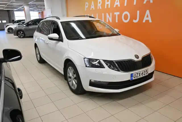 Valkoinen Farmari, Skoda Octavia – UZX-623