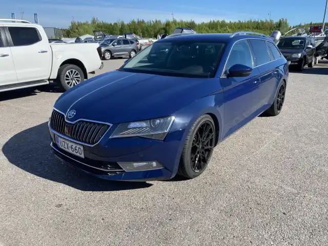 Sininen Farmari, Skoda Superb – UZX-660