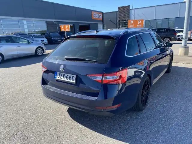 Sininen Farmari, Skoda Superb – UZX-660