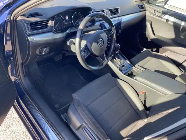 Sininen Farmari, Skoda Superb – UZX-660