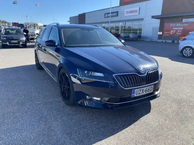 Sininen Farmari, Skoda Superb – UZX-660